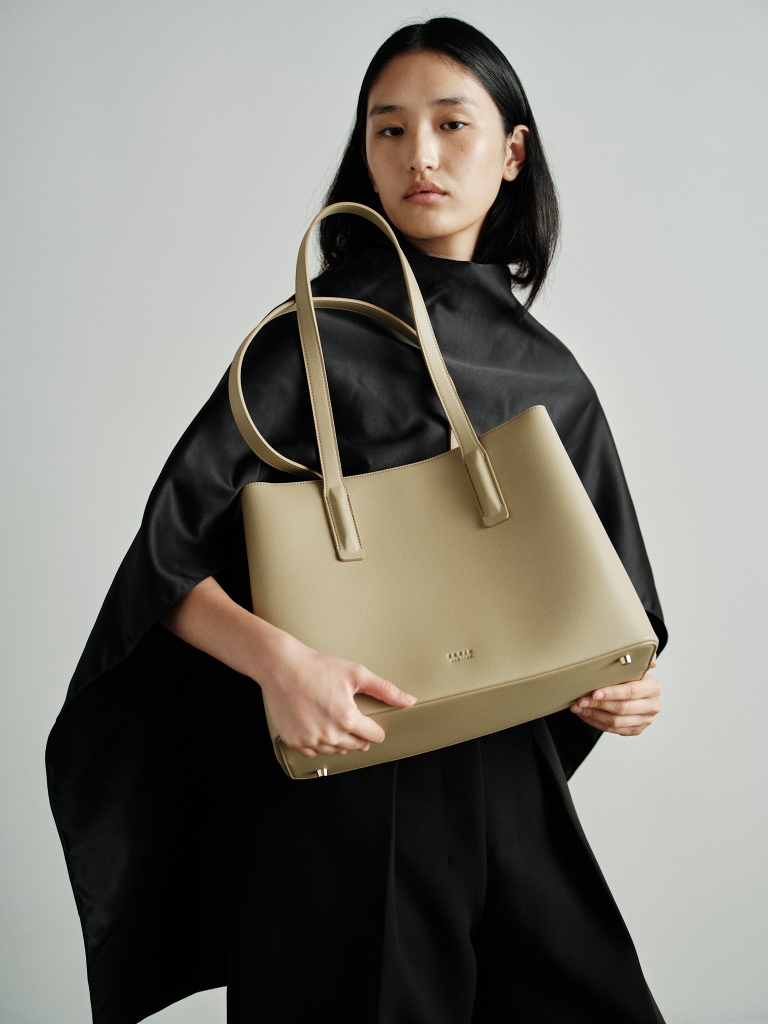 Linnea Tote Sand