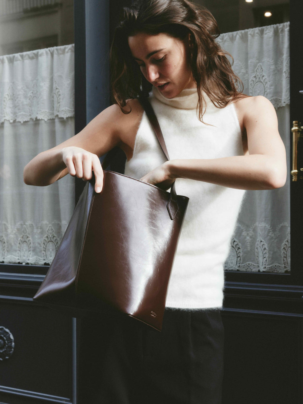 Kaia Bag Raisin Gloss
