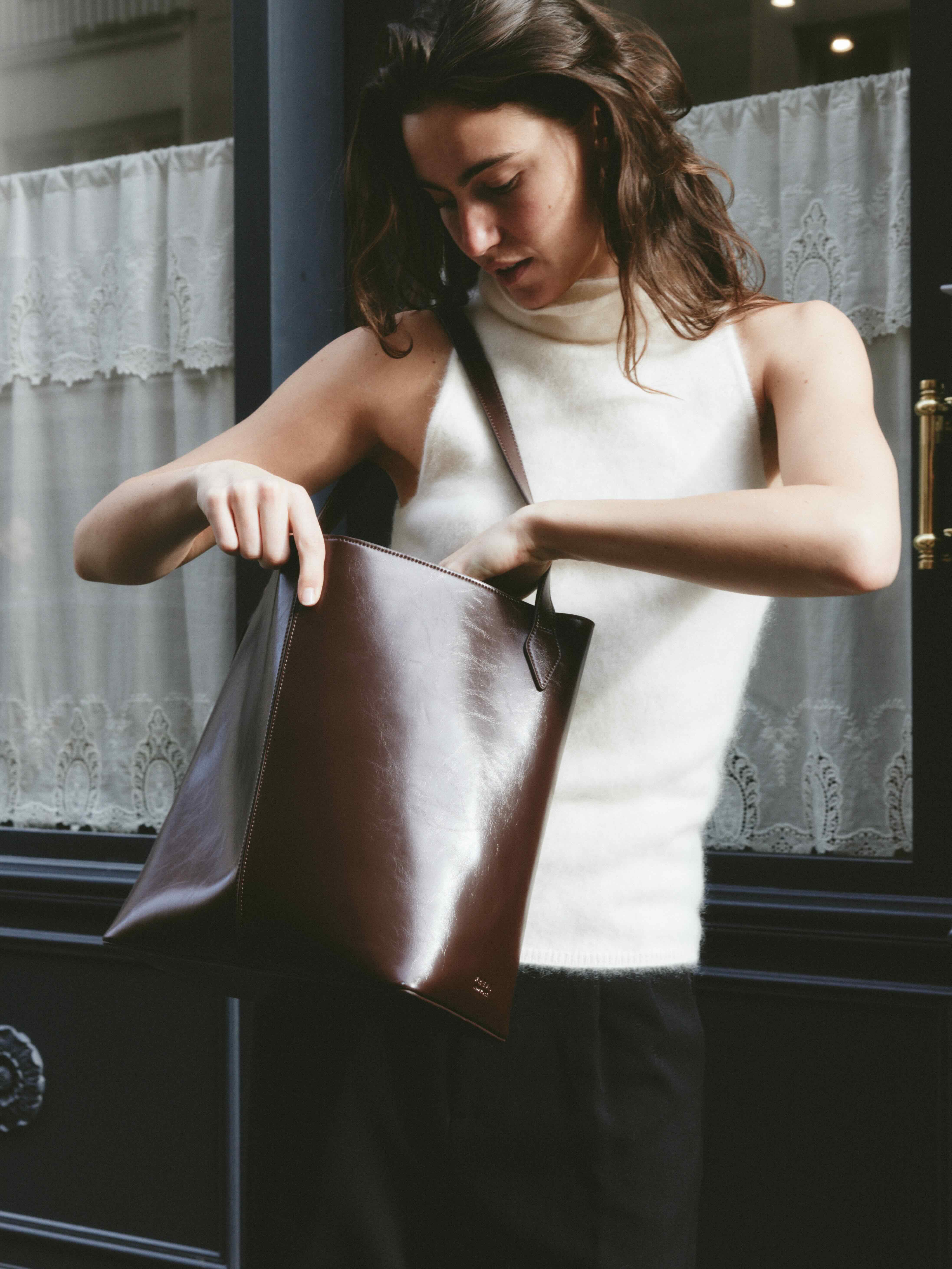 Kaia Bag Raisin Gloss