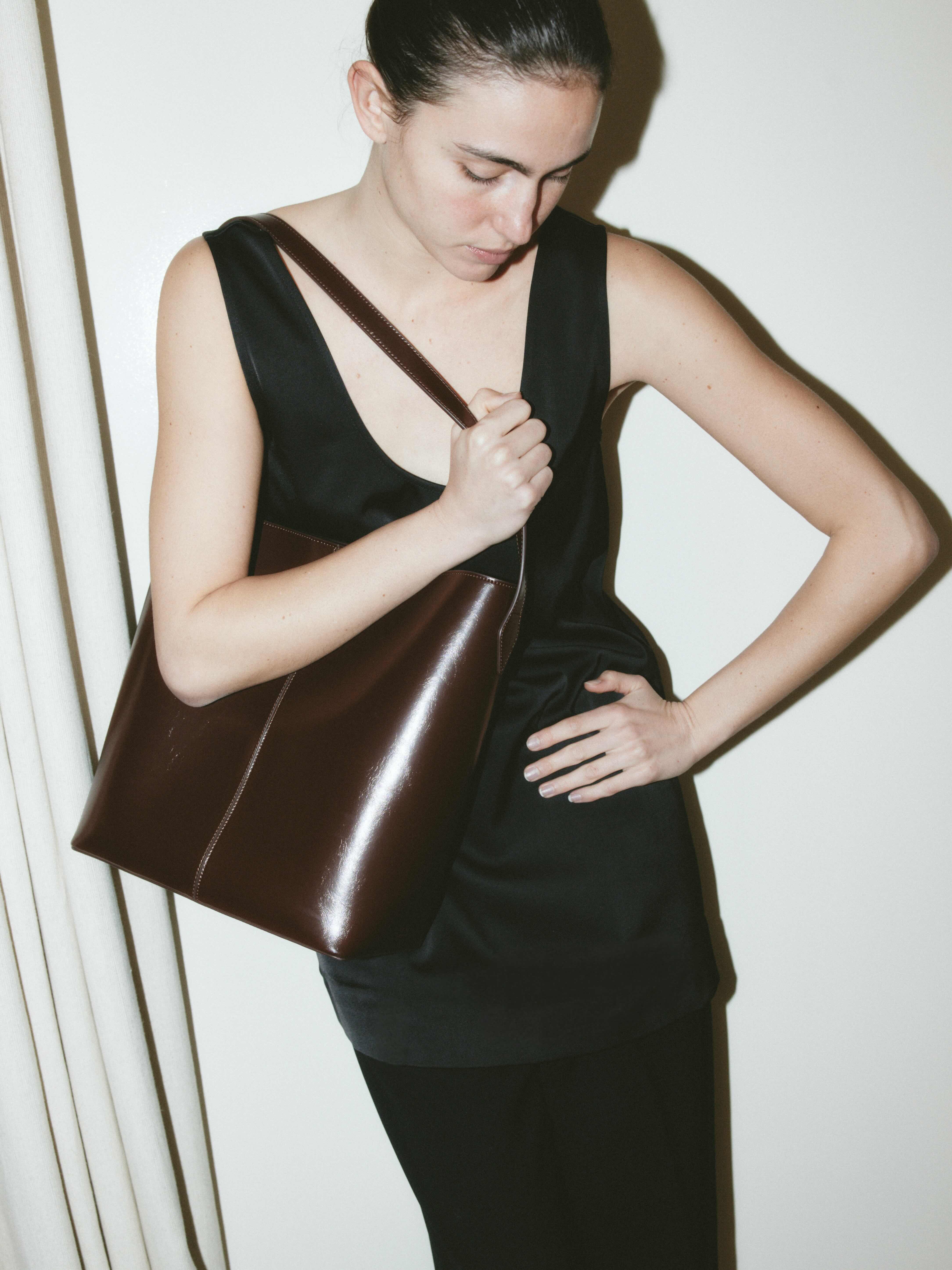 Kaia Bag Raisin Gloss