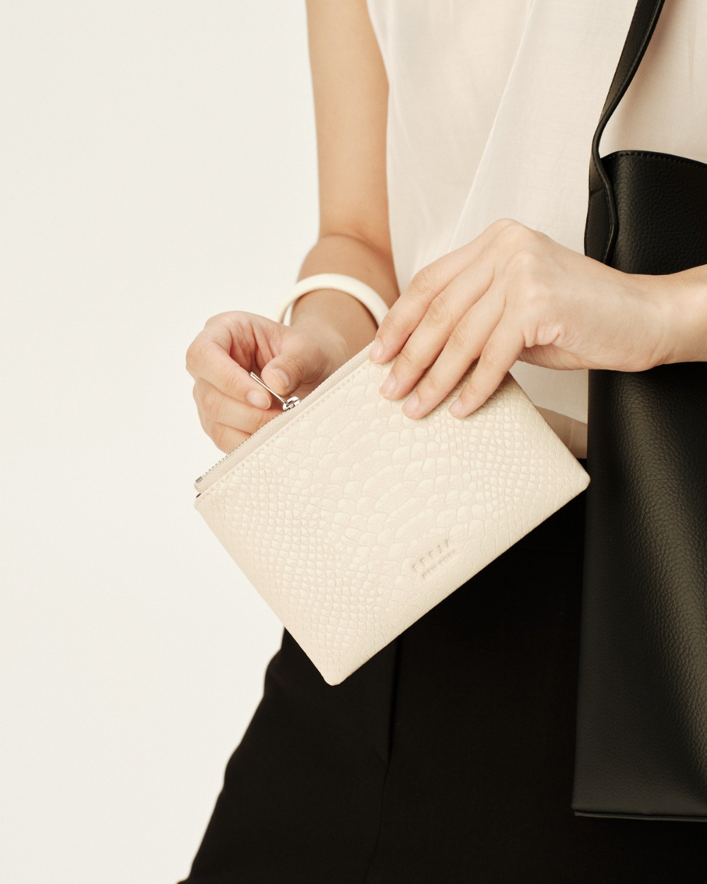 Zip Pouch Oat Croc