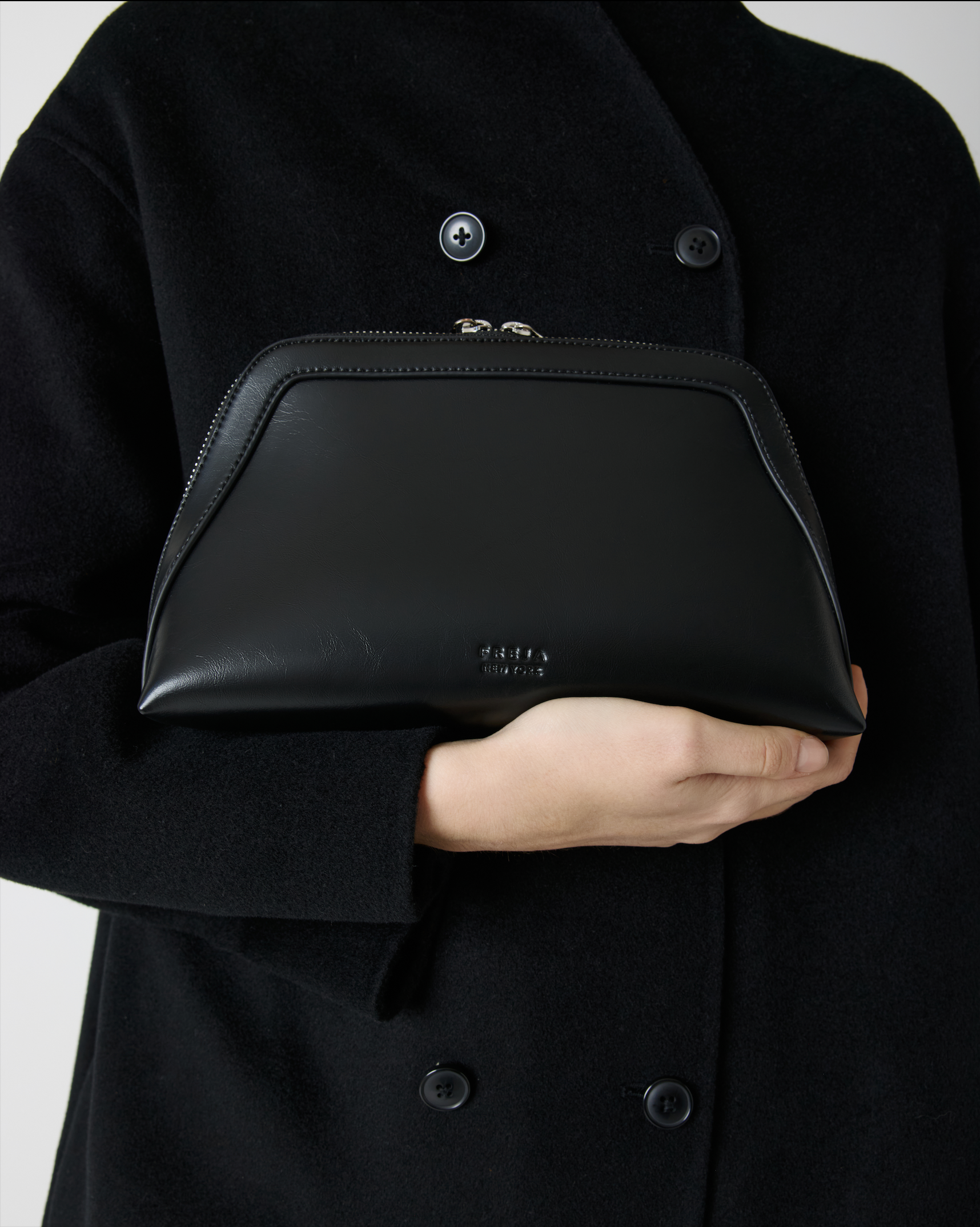 Travel Pouch 12 Black Gloss